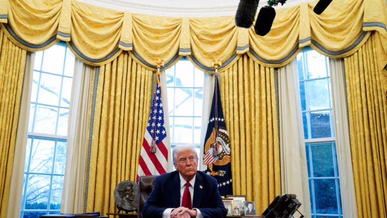 EE.UU.: Trump confirmó que este sábado empezarán a regir los aranceles a productos de Canadá, México y China