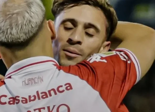 Torneo Apertura: Huracán pisó fuerte en Rosario, le ganó a Central y es el primer semifinalista