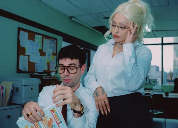 «Cuando puso el ‘vos’ me derretí»: Mon Laferte y su colaboración con Mateo de Conociendo Rusia»
