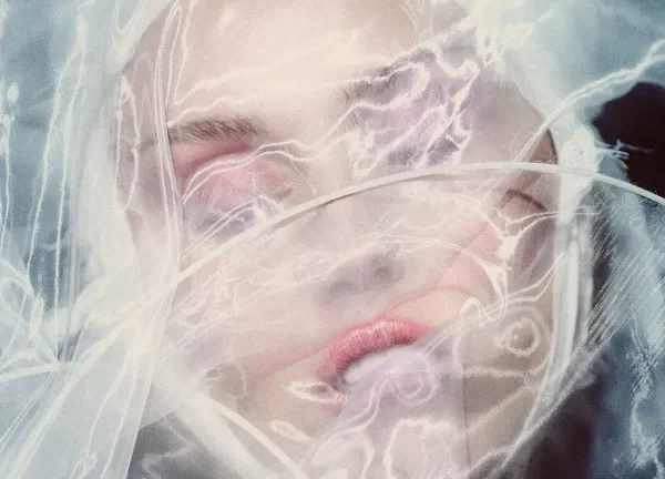 Miley Cyrus lanza su nuevo single «Secrets»