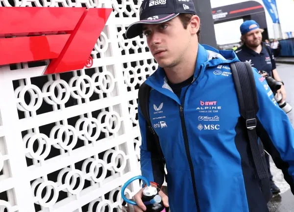 Fin de semana agridulce para Colapinto: terminó en el puesto 15° pero aseguró su puesto para 2026